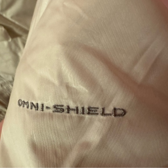 Columbia Cream Puffer Jacket with Quilted Design - Picture 5 of 12